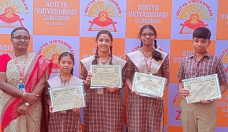 மார்கழி-திருவிழாவில்-ஆதித்யா-மாணவர்கள்-பாராட்டு